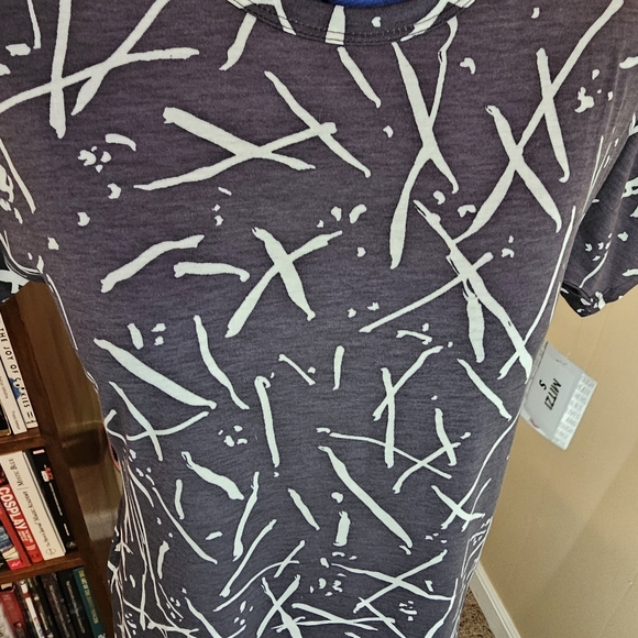 LuLaRoe Mitzi Small Black and White Geometric Tunic Top with Pockets - Picture 7 of 7
